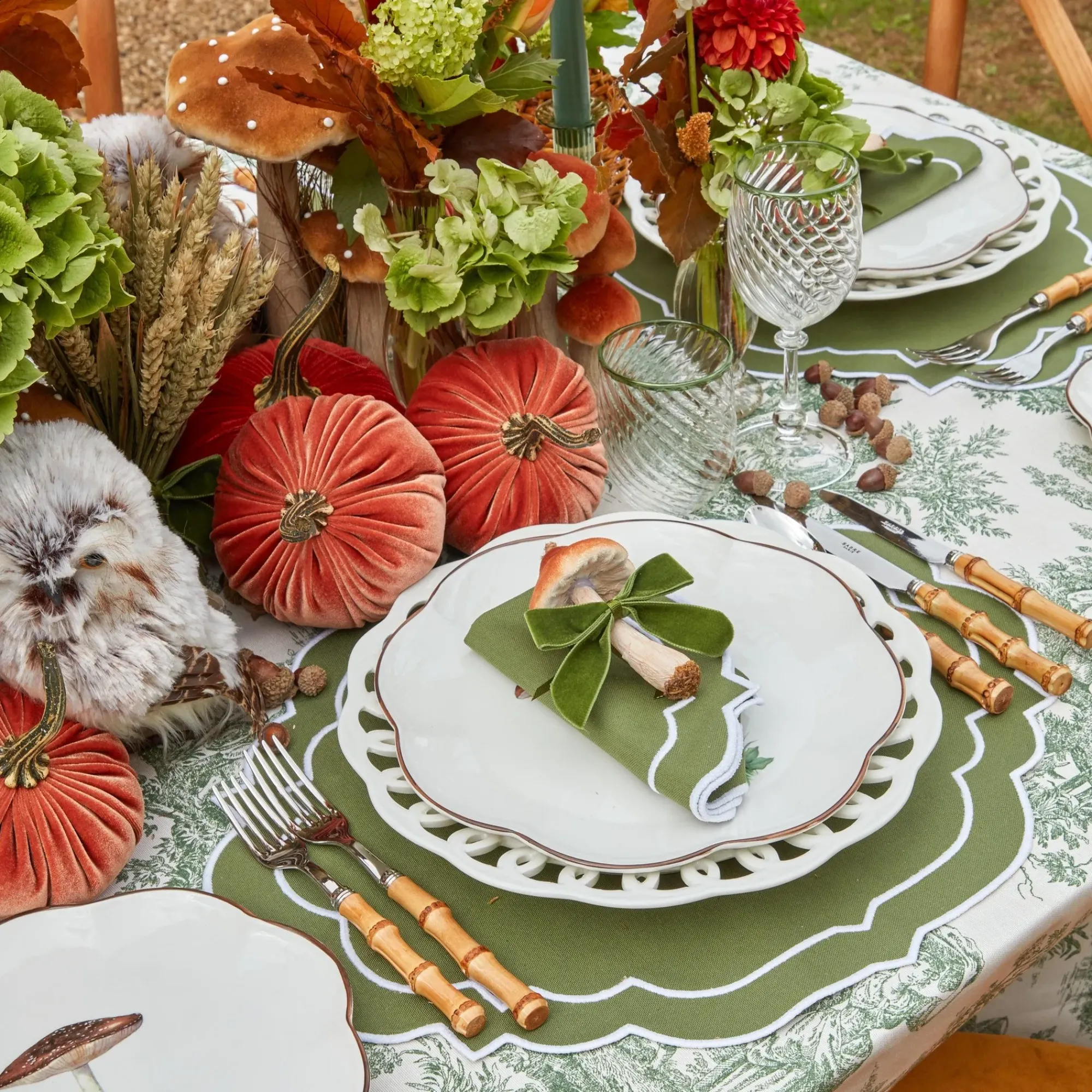 Olive Rim Swirl Wine Glasses (Set Of 4)|Mrs. Alice New