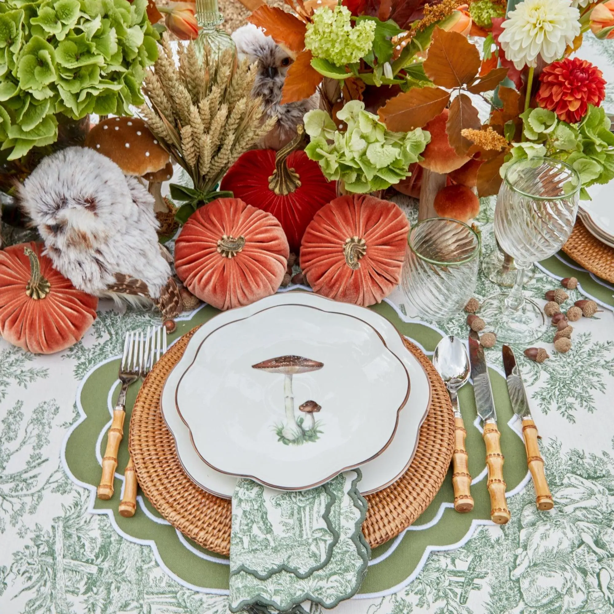 Olive Rim Swirl Wine Glasses (Set Of 4)|Mrs. Alice New