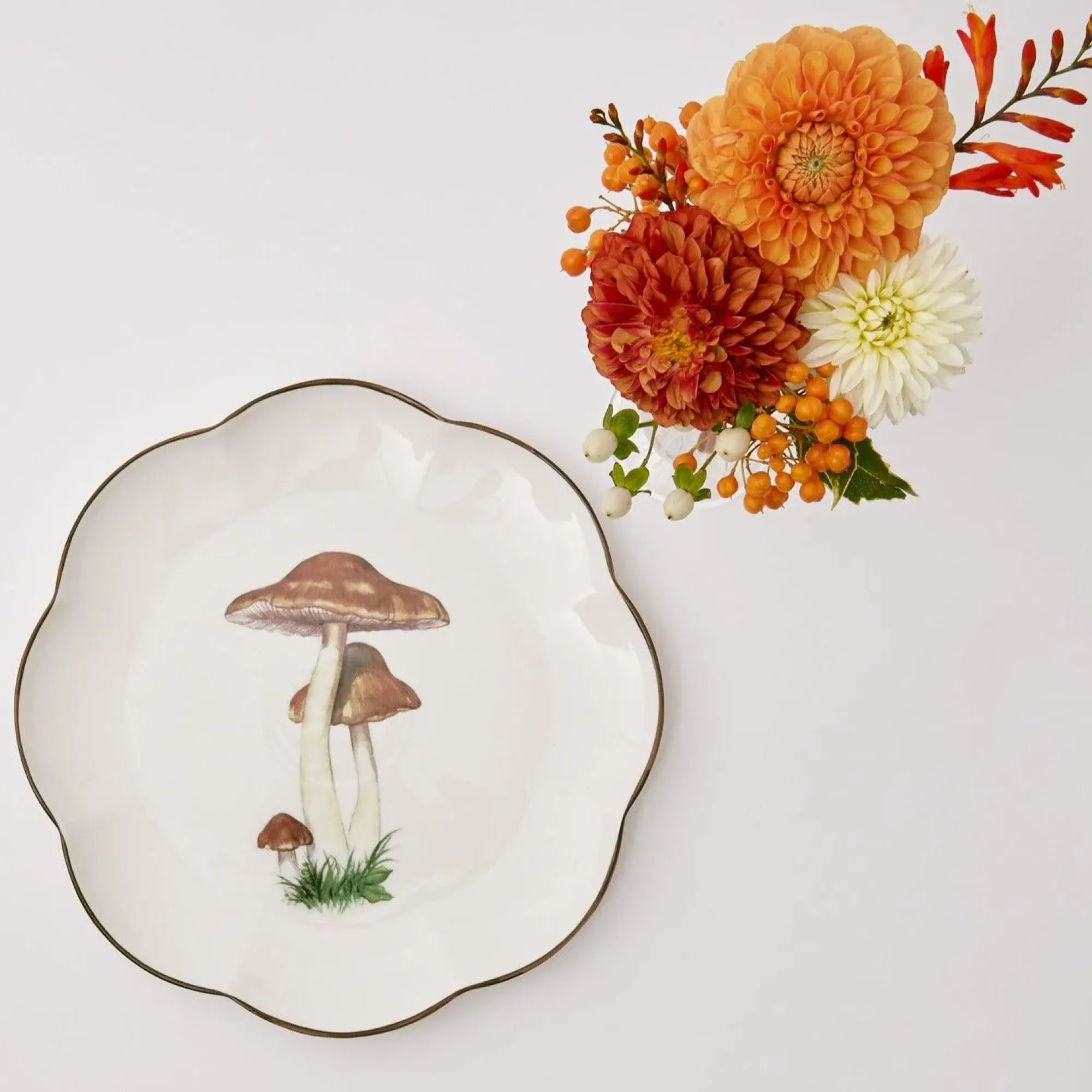 Scalloped Mushroom Dinner Plate|Mrs. Alice Clearance