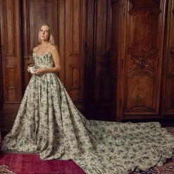 Velvet Oak Scented Candle|Mrs. Alice Online