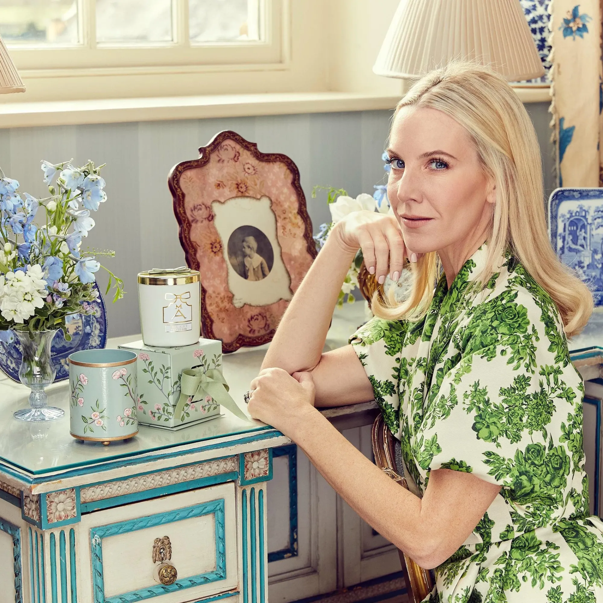 Velvet Oak Scented Candle|Mrs. Alice Outlet