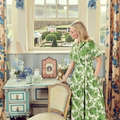 Velvet Oak Scented Candle|Mrs. Alice Outlet